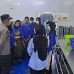 Awas Kontaminasi! Polres Tabalong Perketat Sterilisasi Dapur MBG, Relawan Wajib APD IMG-20260520-WA0001