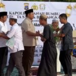 Satu Saf di Tanah Bumbu: Saat Polisi dan Warga Melebur dalam Esensi Kurban IMG_20260528_040548