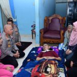 Sentuhan Humanis Hari Bhayangkara ke-80: Saat Polda Kalsel Memeluk Hangat Para Penjaga Negeri yang Terbaring Sakit Compress_20260623_103610_0582