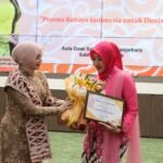 Hari Kebaya Nasional Jadi Momentum Lestarikan Budaya dan Tingkatkan Kepedulian Kesehatan Mental Perempuan di Kalsel 085b53ea-cc87-4784-86ea-8670769d8f62-1536x1024