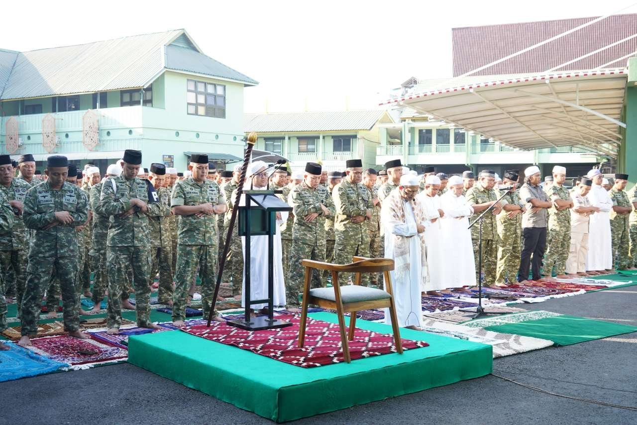 Ancaman Karhutla Makin Mencekik Kalsel, Ratusan Prajurit Korem 101/Antasari Gelar Salat Istisqa 