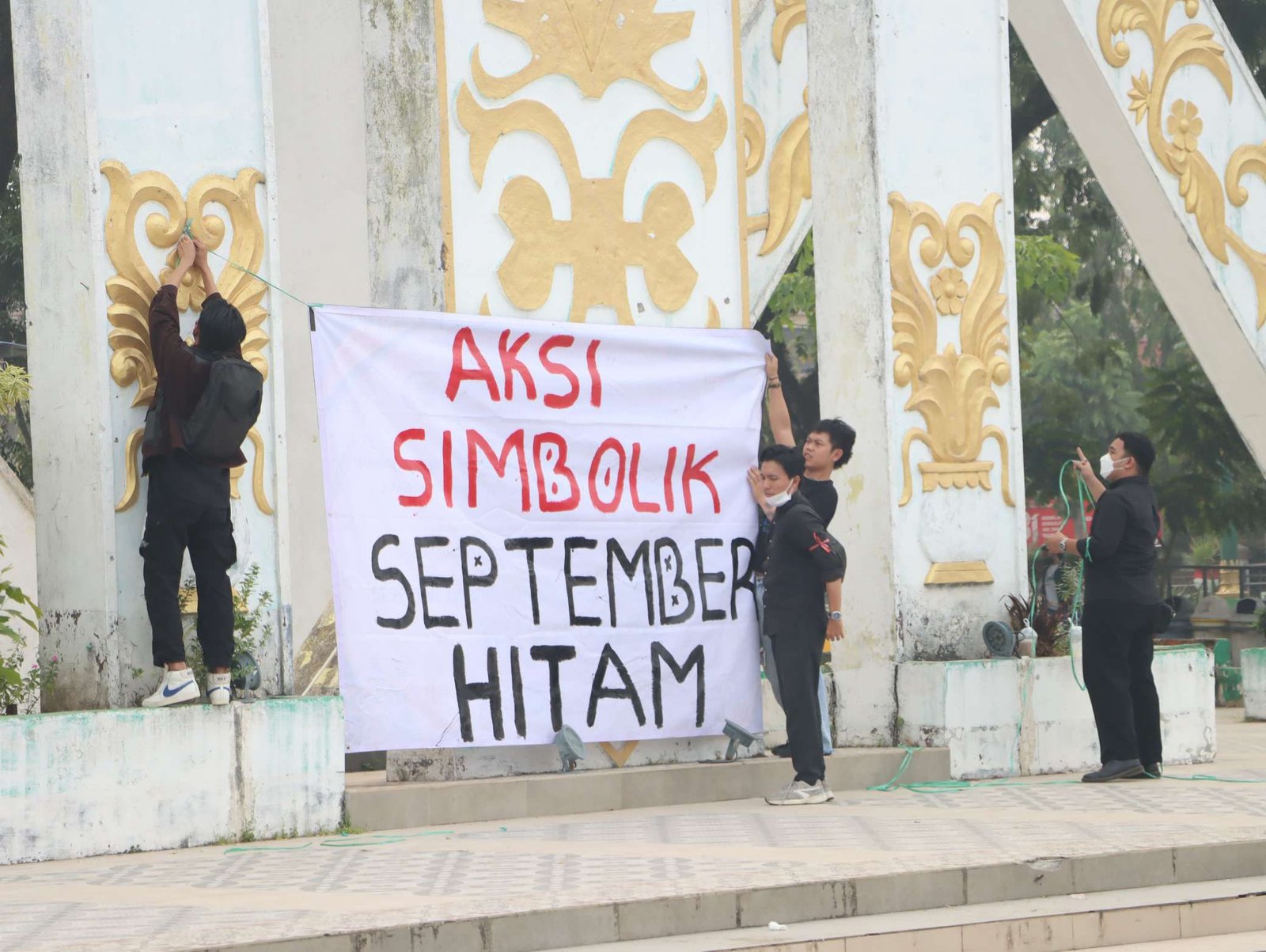 Bayang-Bayang Pelanggaran HAM dan Kabut Asap: Aksi Simbolik ‘September Hitam’ Mahasiswa Tanjung Berakhir Damai