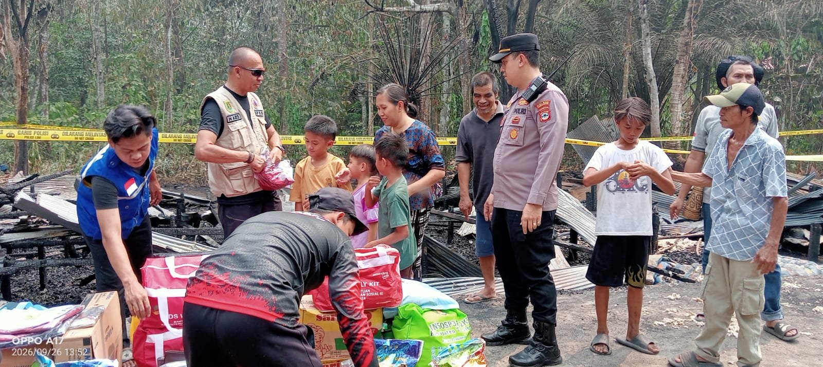 Penderitaan Korban Kebakaran Warukin Terobati, Polres Tabalong dan Pemkab Pasok Bahan Pokok hingga Tenda