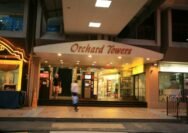 Suasana Orchard Tower pada malam hari di Singapura